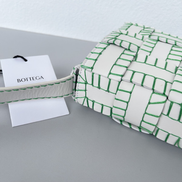bo*te*ga Ve*ne*ta cassette-23*15*5.5cm