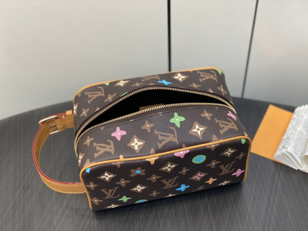 l0*is V*t0n locker dopp kit bag-23*13*12cm