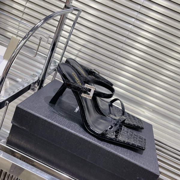 Sa**t Lau*nt heels
