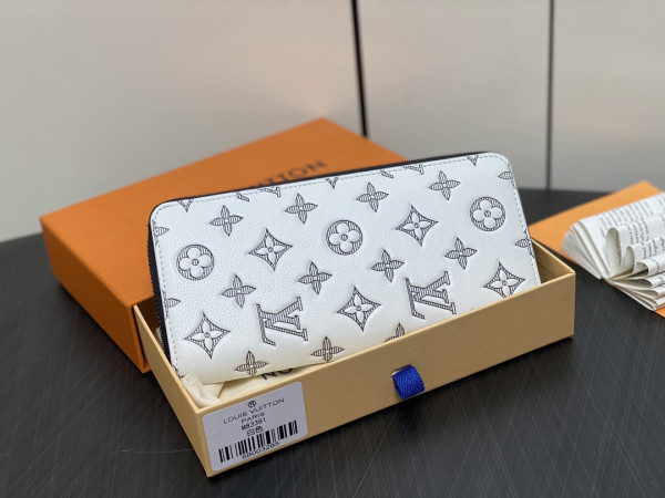 l0*is V*t0n zippy wallet-10*20*2 cm