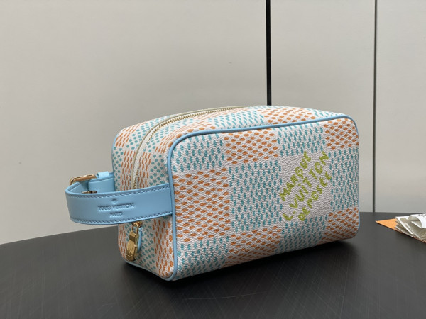 l0*is V*t0n locker dopp kit bag-23*13*12cm
