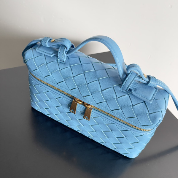 bo*te*ga Ve*ne*ta  vanity case crossbody bag