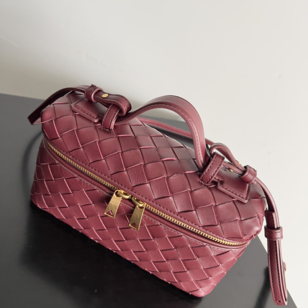 bo*te*ga Ve*ne*ta  vanity case crossbody bag
