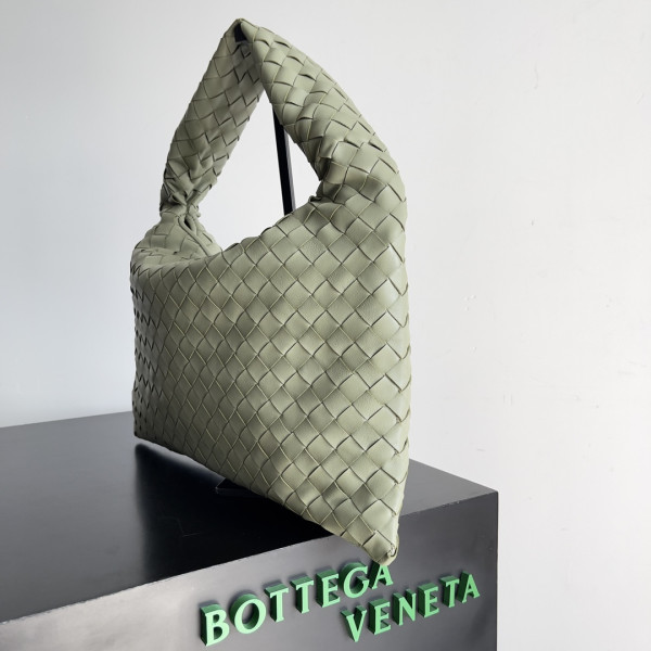 bo*te*ga Ve*ne*ta small hop