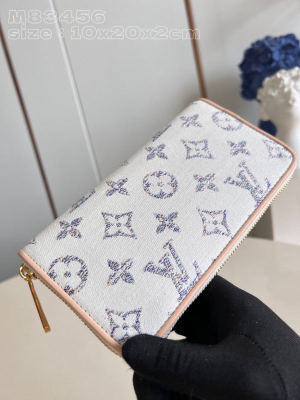 l0*is V*t0n zippy wallet-10*20*2 cm
