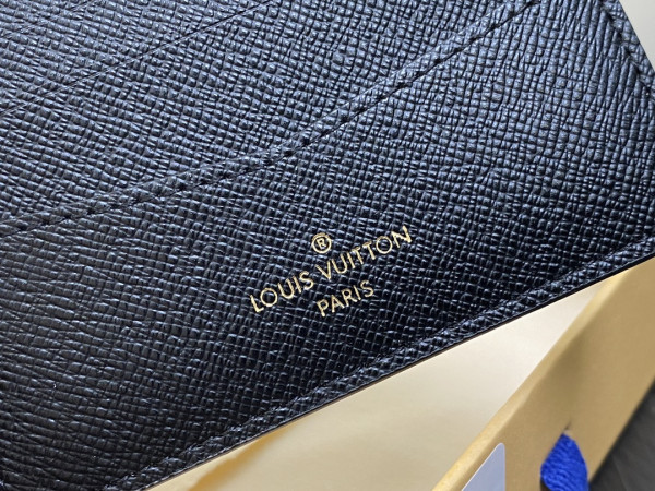 l0*is V*t0n slender wallet-11*8.5*2cm