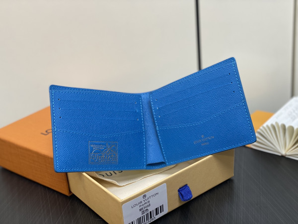 l0*is V*t0n slender wallet-11*8.5*2cm