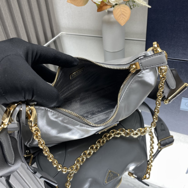 Pra*a re-edition 2005 saffiano bag-22*18*6.5cm