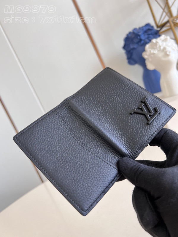 l0*is V*t0n pocket organizer-7.5*11.1*1 cm