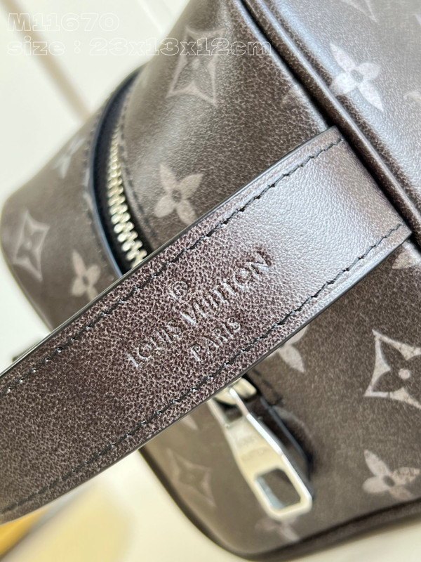l0*is V*t0n locker dopp kit bag-23*13*12cm
