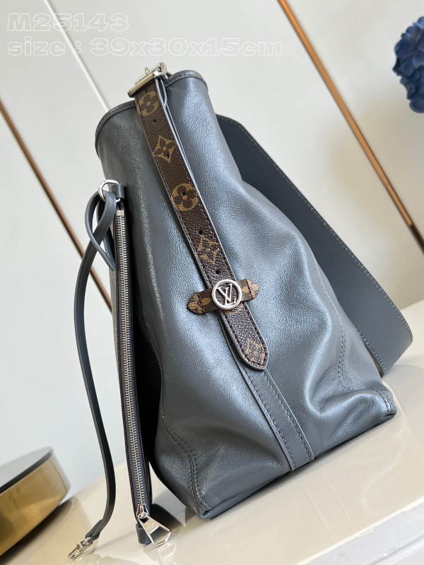 l0*is V*t0n carryall mm- 39 x 30 x 15cm