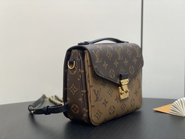 l0*is V*t0n pochette métis backpack