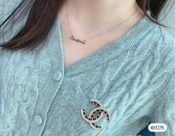 CL BROOCH