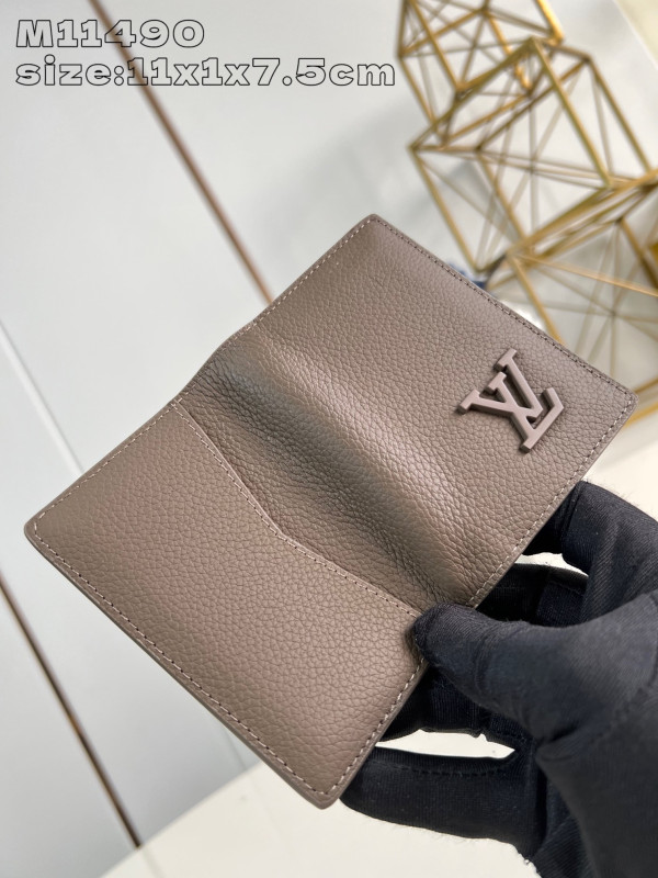 l0*is V*t0n pocket organizer-7.5*11.1*1 cm