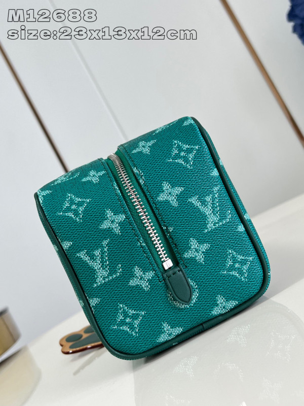 l0*is V*t0n locker dopp kit bag-23*13*12cm