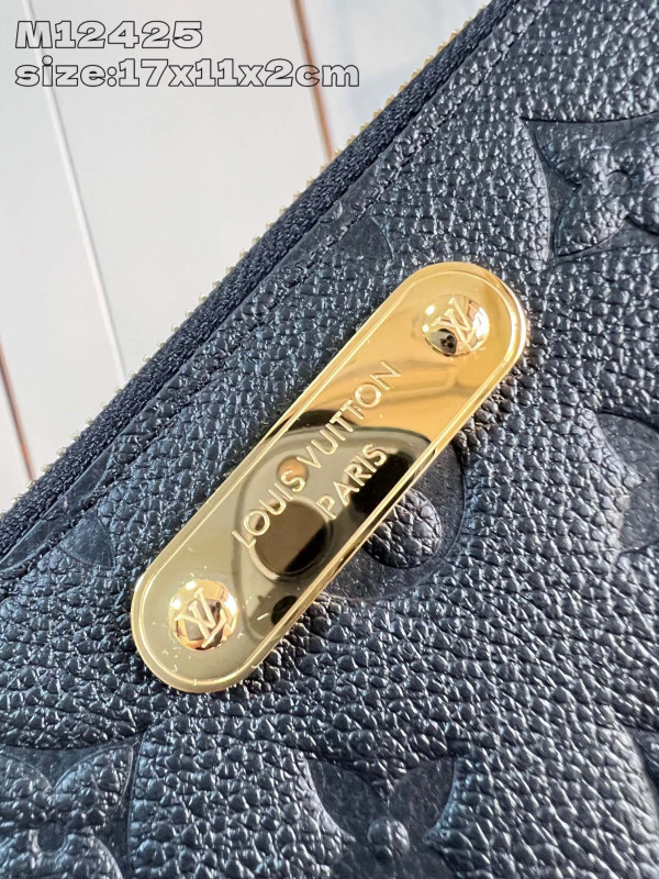 l0*is V*t0n margot wallet