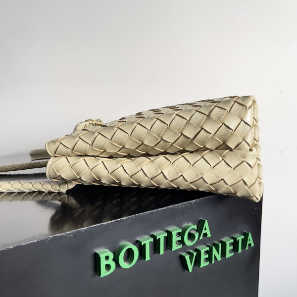 bo*te*ga Ve*ne*ta medium andiamo