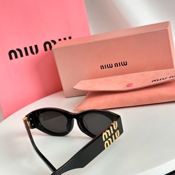 M*um*u sunglasses