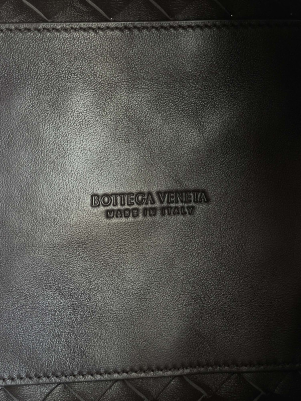bo*te*ga Ve*ne*ta small parachute chain