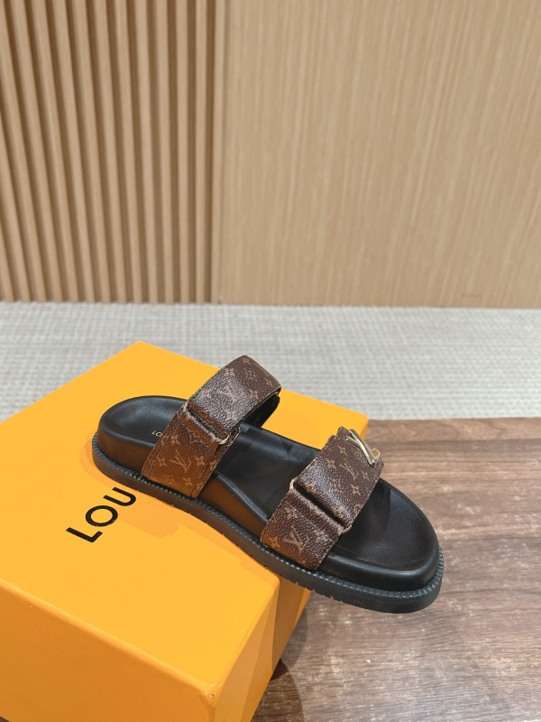 l0*is V*t0n sandals