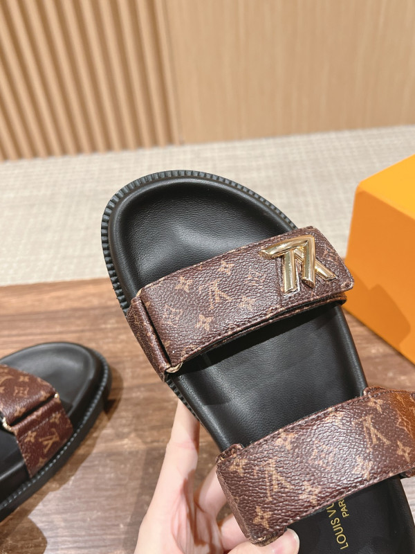 l0*is V*t0n sandals