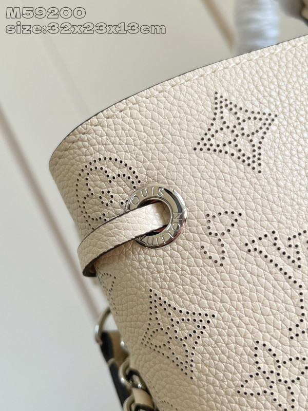 l0*is V*t0n bella tote