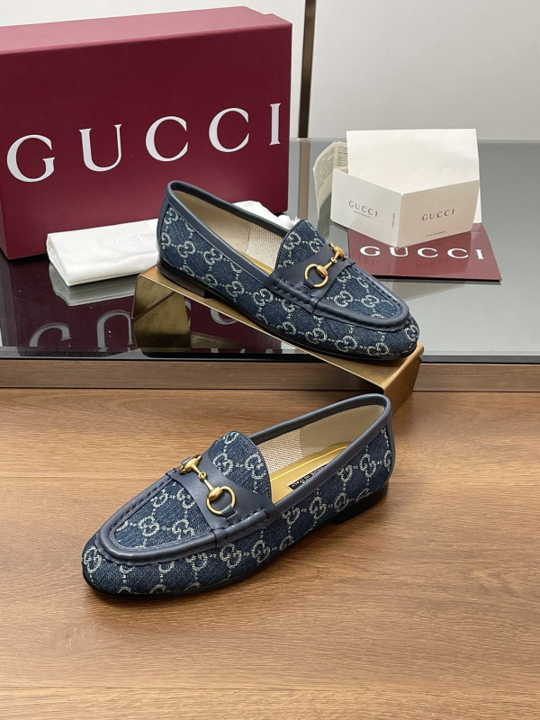 G*u*i loafer