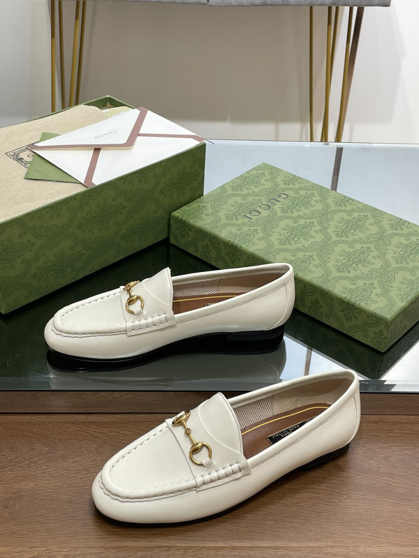 G*u*i loafer