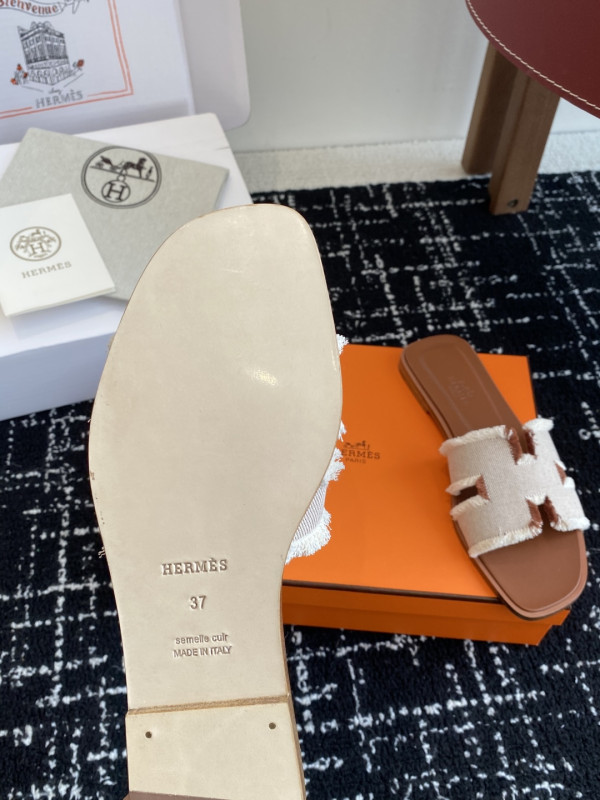 H**mes sandals