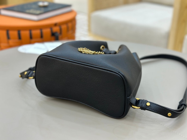 Chloe bracelet backpack in grained leather- 22*20*10.5cm