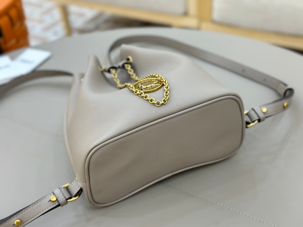Chloe bracelet backpack in grained leather- 22*20*10.5cm