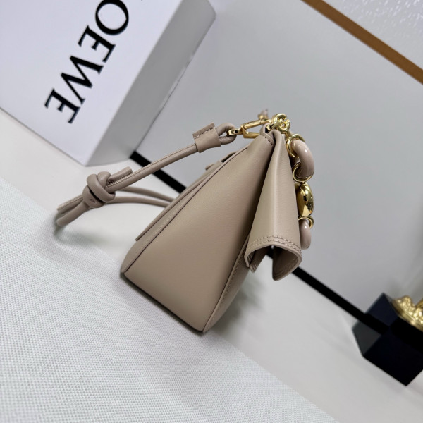 L0ew* medium ola bag in smooth calfskin - 26*18*13cm