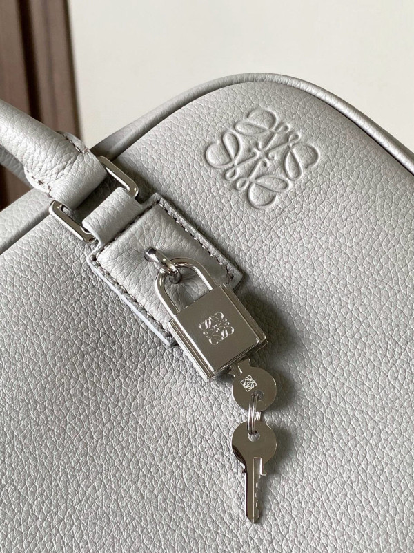 L0ew* amazona 23 bag in soft grained calfskin - 23*10*15cm
