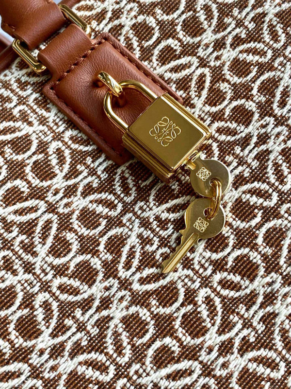 L0ew* amazona 23 bag in soft grained calfskin - 23*10*15cm