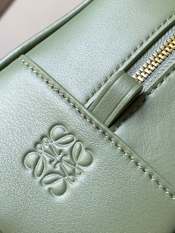 L0ew* amazona 23 bag in soft grained calfskin - 23*10*15cm