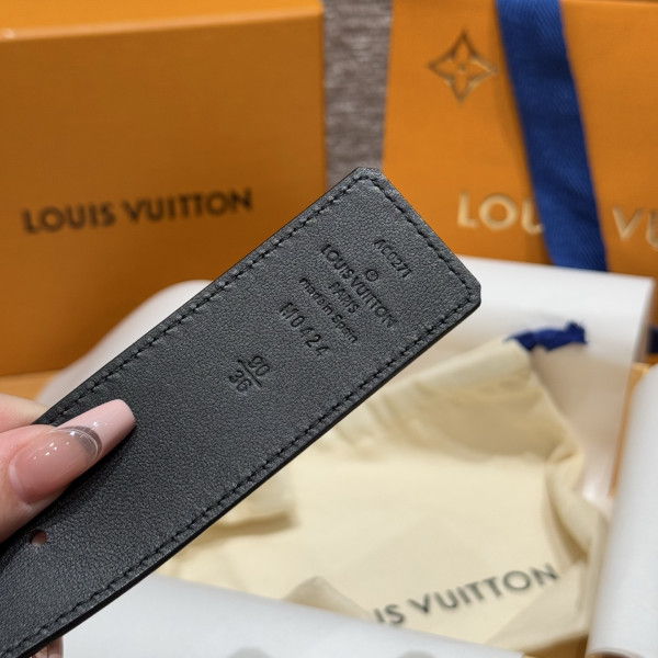 l0*is V*t0n belt
