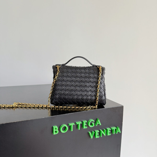bo*te*ga Ve*ne*ta small soft vanity - 19*14*3cm