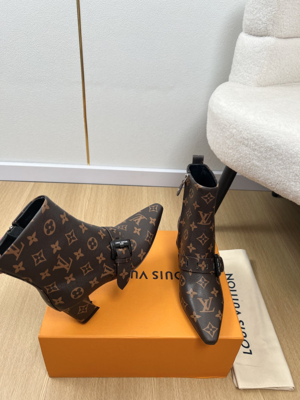 l0*is V*t0n boots
