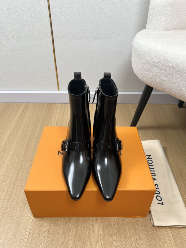 l0*is V*t0n boots